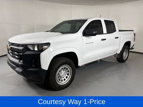 Used 2025 Chevrolet Colorado W/T w/ Advanced Trailering Package RWD image 5