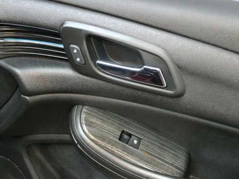 Used 2016 Chevrolet Malibu LT image 9