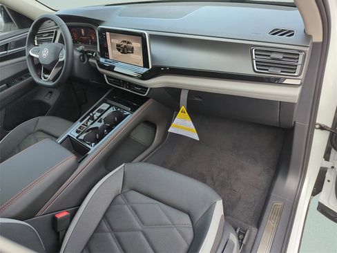 New 2026 Volkswagen Atlas Peak Edition image 17