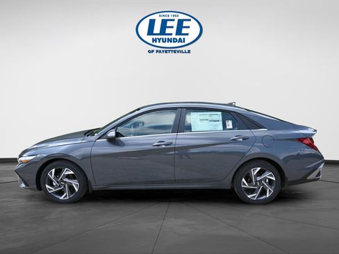 Certified 2025 Hyundai Elantra Limited FWD image 6