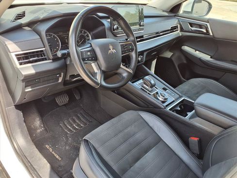 Used 2024 Mitsubishi Outlander SE FWD image 12