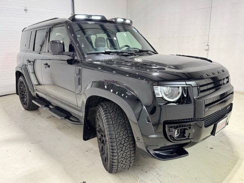 Used 2023 Land Rover Defender 110 X-Dynamic SE image 3