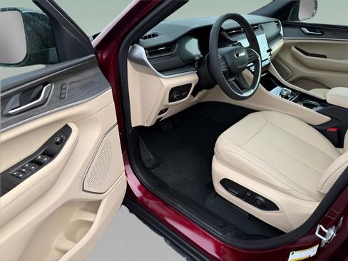 New 2026 Jeep Grand Cherokee Limited AWD/4WD image 18
