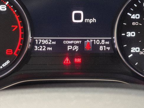 Used 2023 Audi Q5 2.0T Premium w/ Convenience Package AWD/4WD image 23