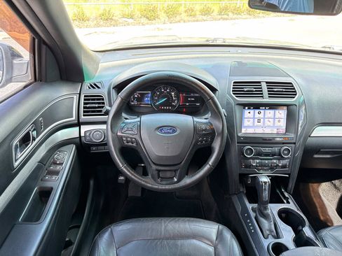 Used 2017 Ford Explorer XLT w/ Equipment Group 202A FWD image 14
