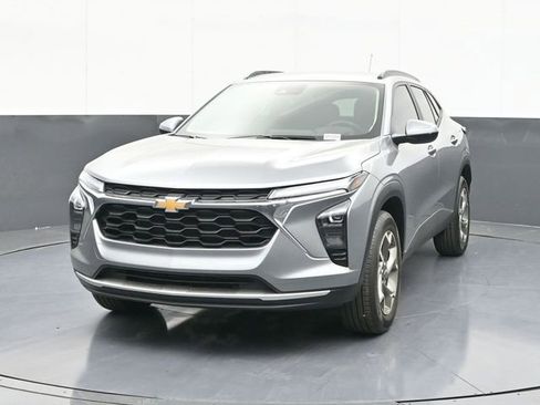 New 2026 Chevrolet Trax LT w/ Driver Confidence Package FWD image 2