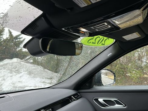 Used 2025 Land Rover Range Rover Velar Dynamic SE image 23