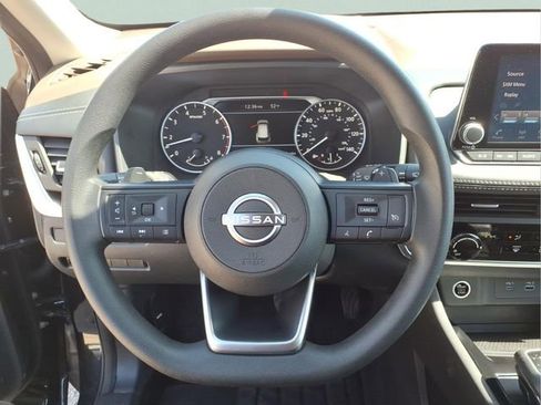 Used 2023 Nissan Rogue S image 15