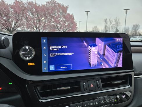 Certified 2024 Lexus ES 350 Ultra Luxury w/ Accessory Package (Z2) image 19