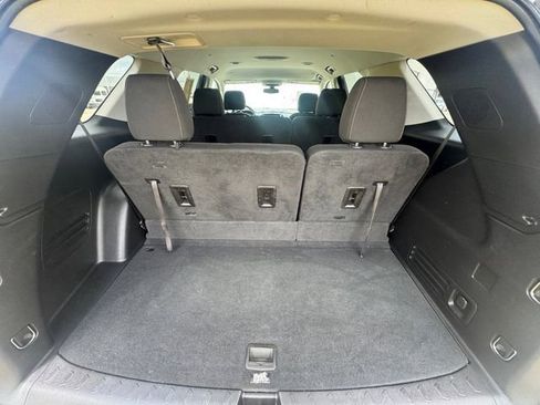Used 2021 Chevrolet Traverse LS FWD image 31