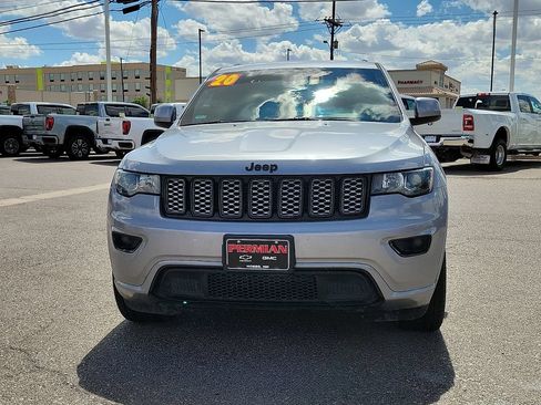 Used 2020 Jeep Grand Cherokee Altitude RWD image 3