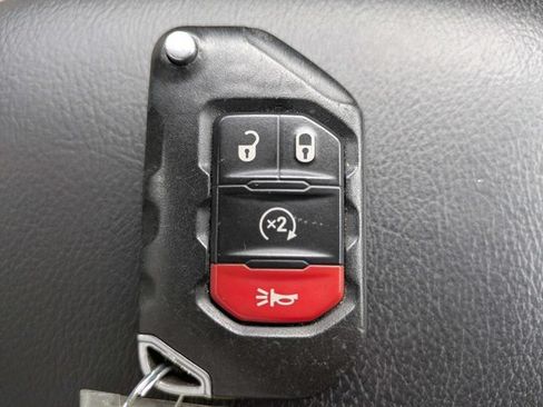 Used 2021 Jeep Wrangler Unlimited Rubicon AWD/4WD image 31