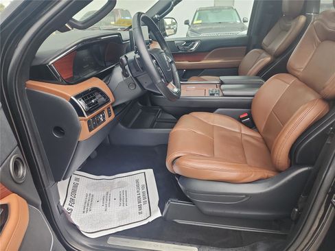 Used 2022 Lincoln Navigator L Reserve w/ Monochromatic Package AWD/4WD image 13