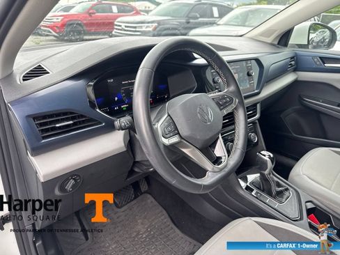 Used 2023 Volkswagen Taos SE w/ Panoramic Sunroof Package FWD image 14