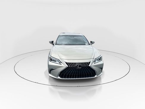 Used 2024 Lexus ES 350 w/ Premium Package FWD image 3
