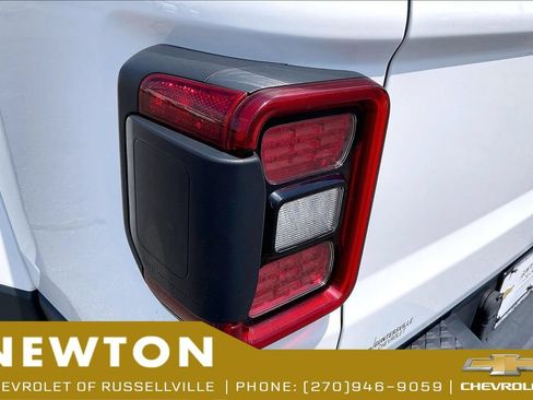Used 2020 Jeep Gladiator Overland AWD/4WD image 30