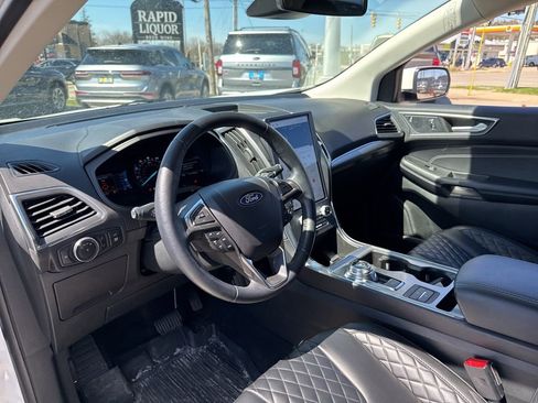 Used 2023 Ford Edge Titanium image 10