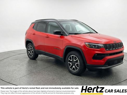 Used 2025 Jeep Compass Trailhawk AWD/4WD image 1