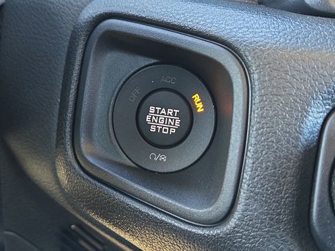 New 2025 Jeep Gladiator Sport image 26