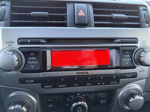 Used 2011 Toyota 4Runner SR5 w/ Convenience Pkg image 18