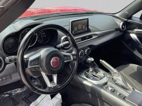 Used 2018 FIAT 124 Spider Classica w/ Technology & Siriusxm Group RWD image 15