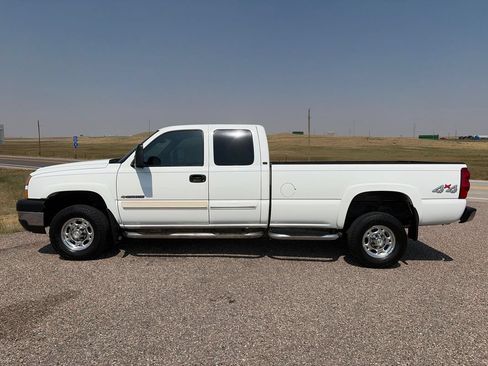 Used 2007 Chevrolet Silverado 2500 LT AWD/4WD image 2