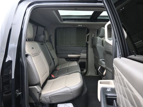 Used 2025 Ford F250 Platinum w/ Platinum Plus Package image 12