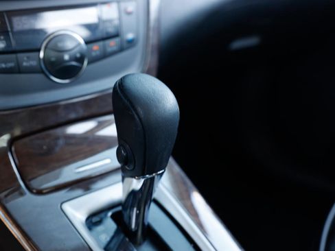 Used 2015 Nissan Sentra SL image 39