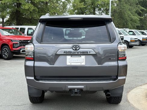 Used 2022 Toyota 4Runner SR5 Premium w/ Moonroof Package RWD image 4