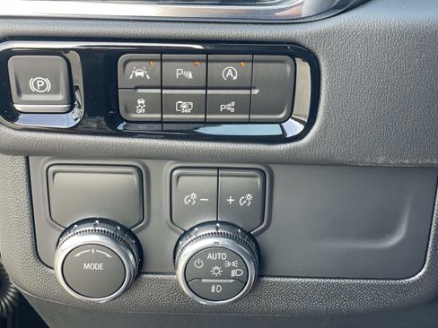 New 2026 GMC Yukon XL Elevation image 18