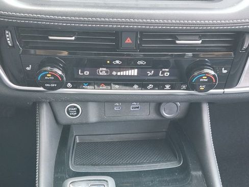 Used 2021 Nissan Rogue SL FWD image 15