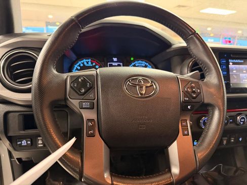 Used 2019 Toyota Tacoma TRD Sport w/ Technology Package image 10