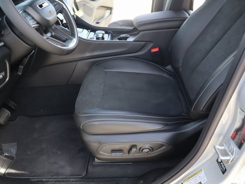 New 2025 Jeep Grand Cherokee L Altitude image 11