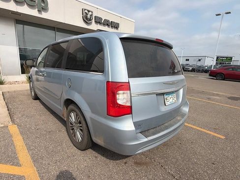 Used 2013 Chrysler Town & Country Touring-L w/ Entertainment Group #2 FWD image 7