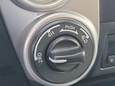 Used 2021 Nissan Titan SV w/ SV Convenience Package AWD/4WD image 32