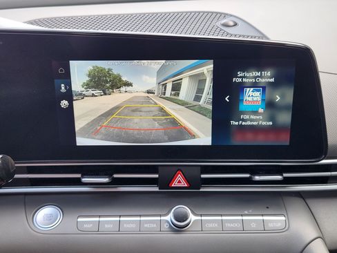 Used 2024 Hyundai Elantra SEL FWD image 17