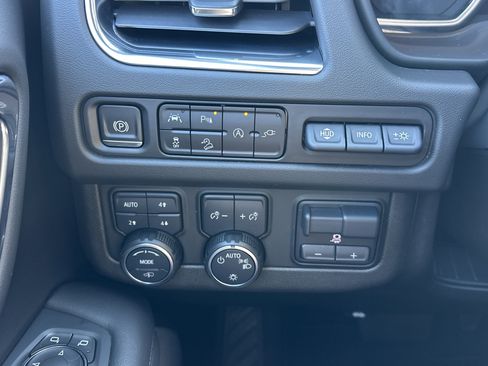 Used 2021 Chevrolet Tahoe High Country image 29