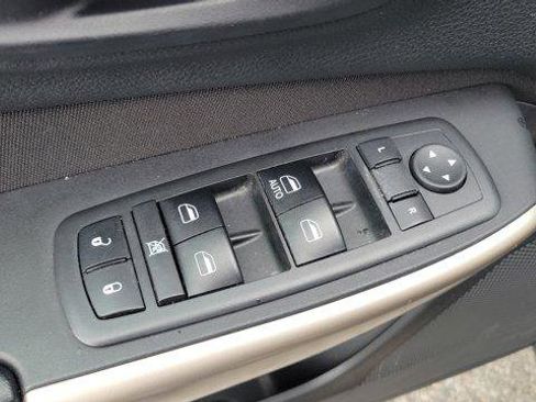 Used 2018 Jeep Cherokee Latitude w/ Altitude Package image 18