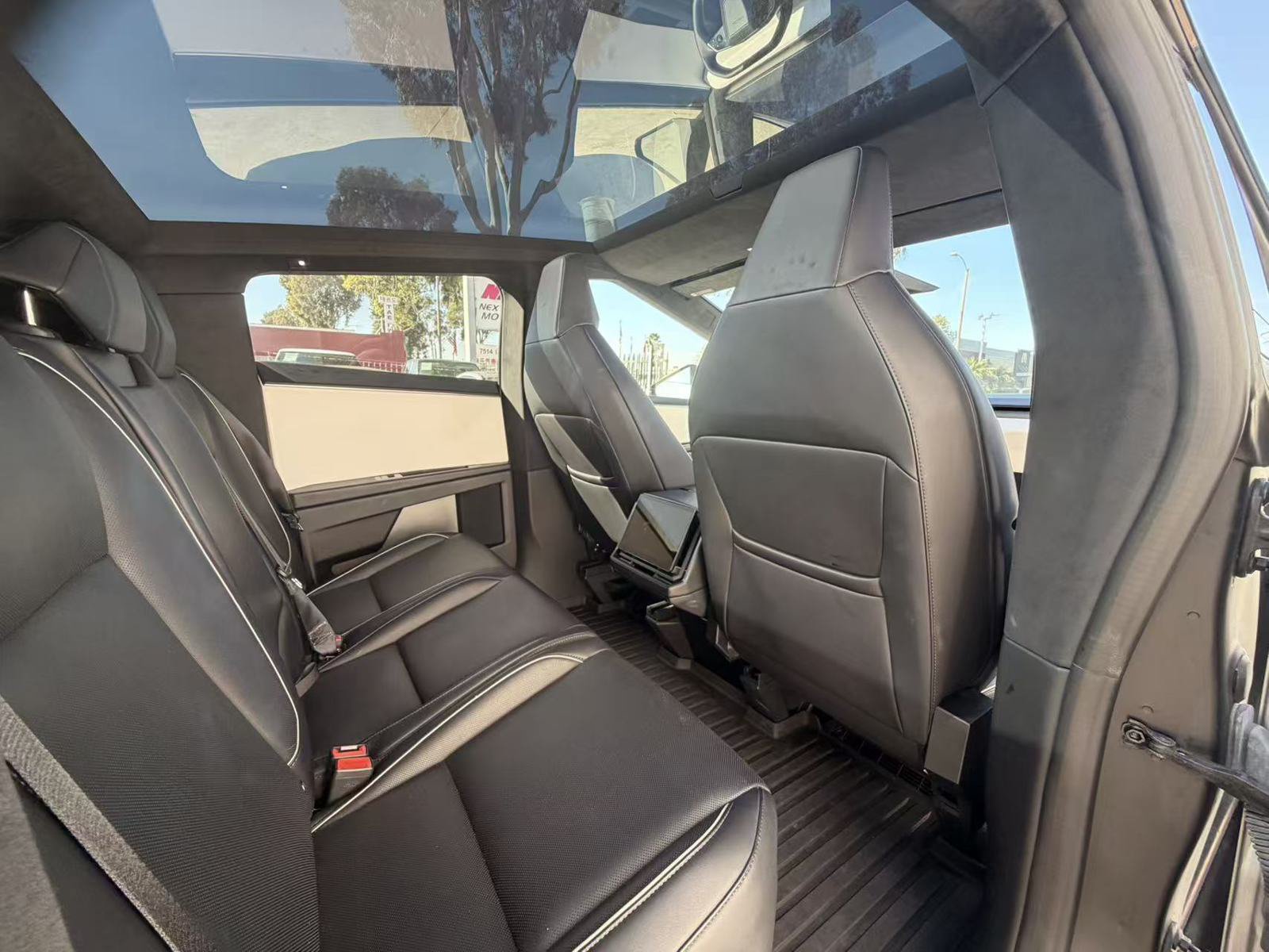 Used 2024 Tesla Cybertruck AWD Crew Cab image 11