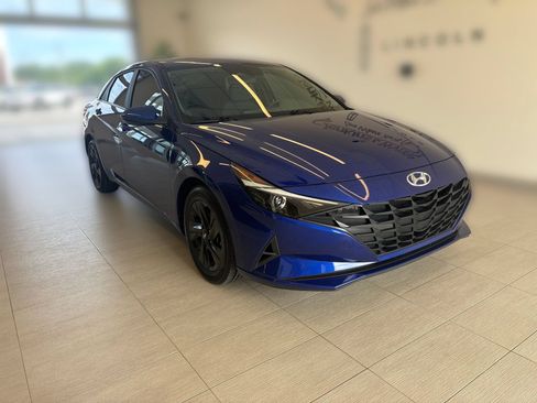 Used 2023 Hyundai Elantra SEL FWD image 4