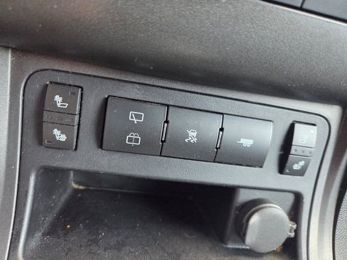 Used 2011 Chevrolet Traverse LT w/ Personal Connectivity Package image 26