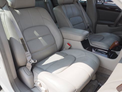 Used 2000 Cadillac De Ville DTS w/ Safety/Security Pkg image 12