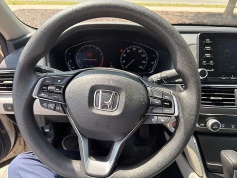 Used 2018 Honda Accord LX image 3