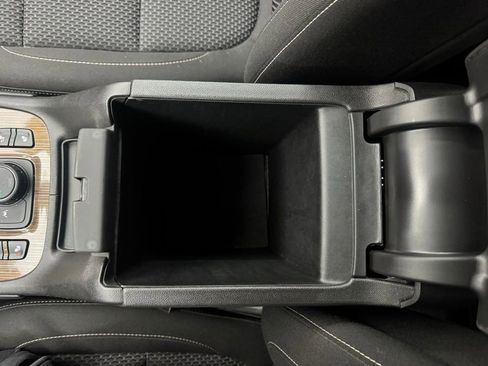 Used 2022 GMC Acadia SLE w/ Driver Convenience Package image 27