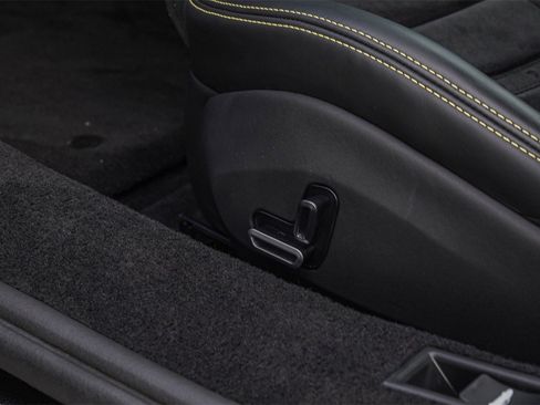 Used 2023 Ferrari SF90 Spider image 38