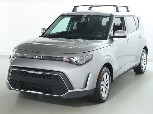 Used 2023 Kia Soul LX FWD image 4