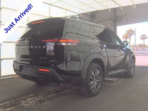 Used 2022 Nissan Pathfinder SV AWD/4WD image 3