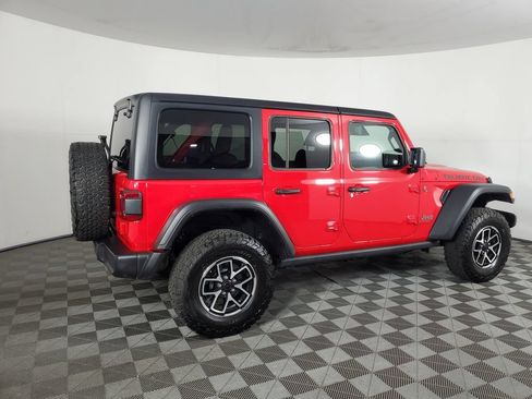 Used 2025 Jeep Wrangler Unlimited Rubicon w/ Convenience Group AWD/4WD image 4