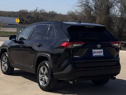 Used 2025 Toyota RAV4 XLE AWD/4WD image 4