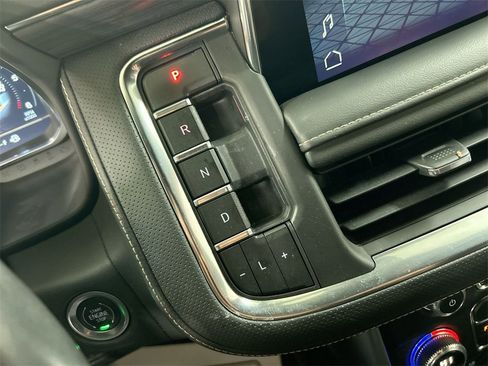 Used 2022 GMC Yukon SLT w/ SLT Premium Package image 17